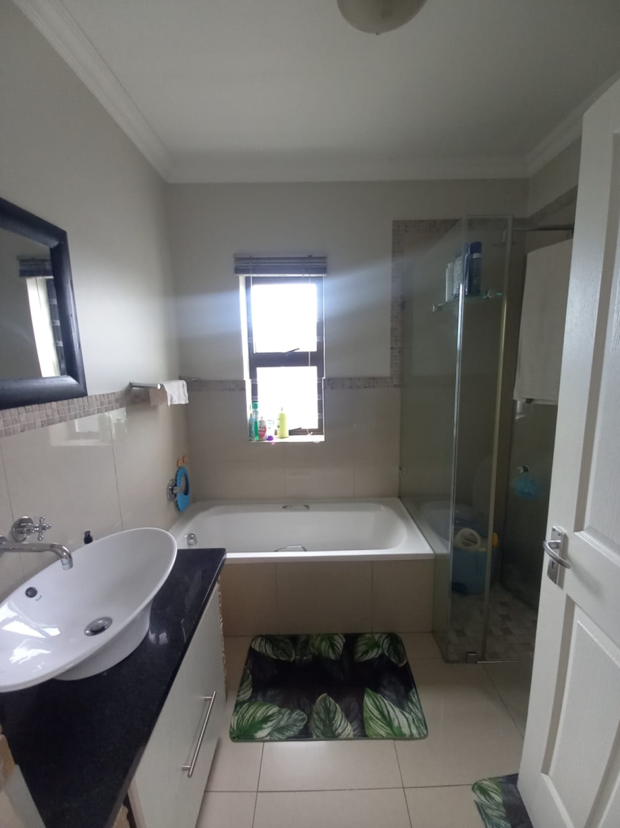 3 Bedroom Property for Sale in Kraaibosch Western Cape